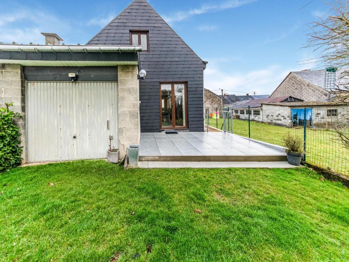 Modern Holiday Home In Lavacherie Sainte-Ode ภายนอก รูปภาพ