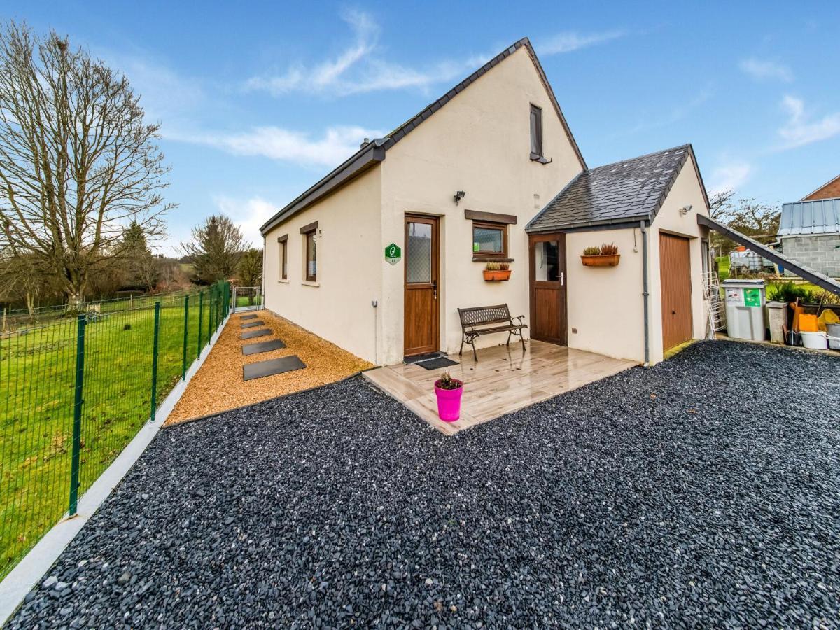 Modern Holiday Home In Lavacherie Sainte-Ode ภายนอก รูปภาพ