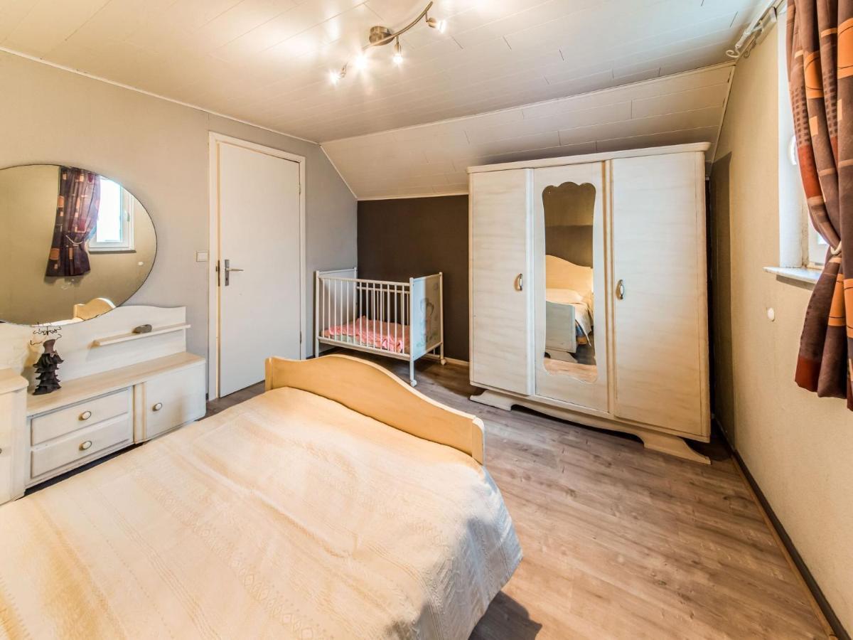 Modern Holiday Home In Lavacherie Sainte-Ode ภายนอก รูปภาพ