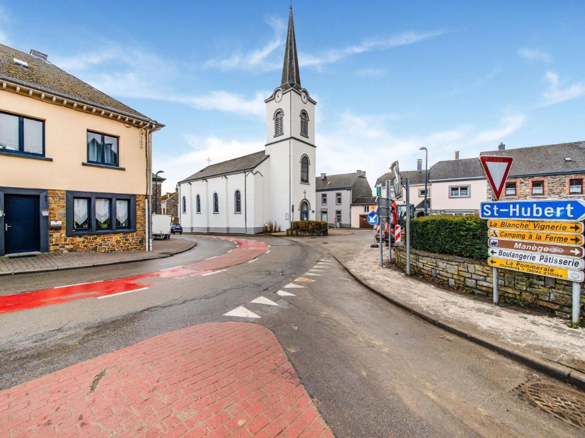 Modern Holiday Home In Lavacherie Sainte-Ode ภายนอก รูปภาพ