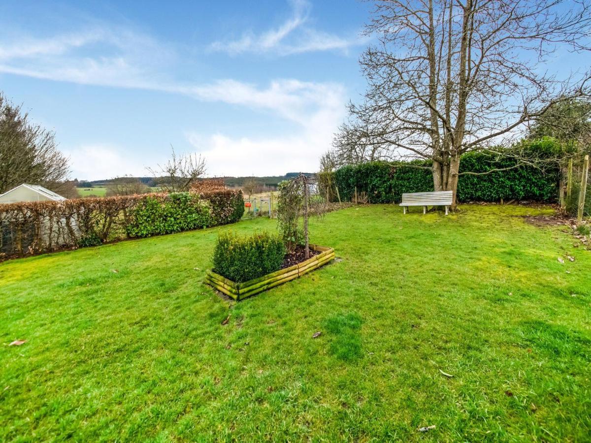 Modern Holiday Home In Lavacherie Sainte-Ode ภายนอก รูปภาพ